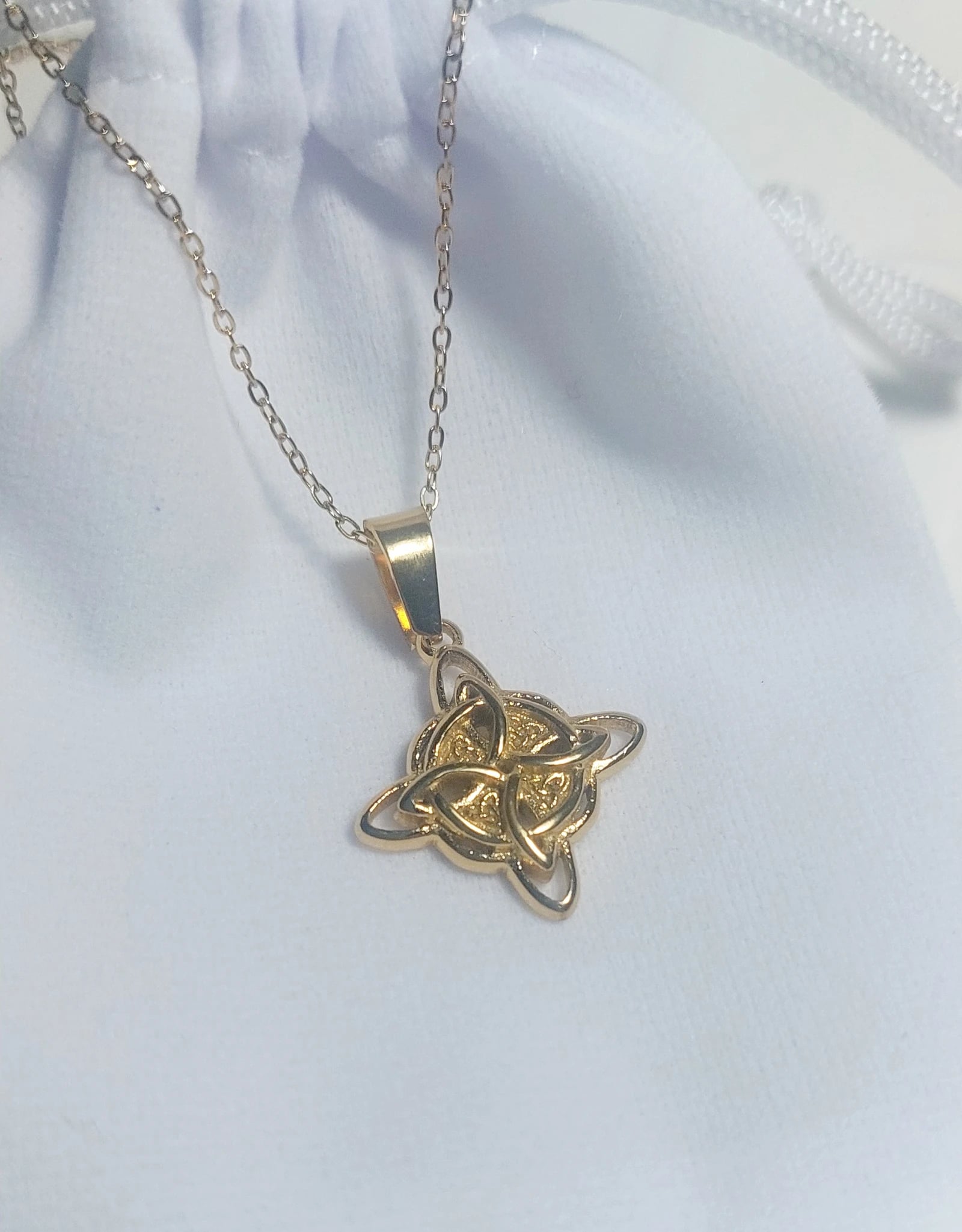 Nudo de bruja Dorado